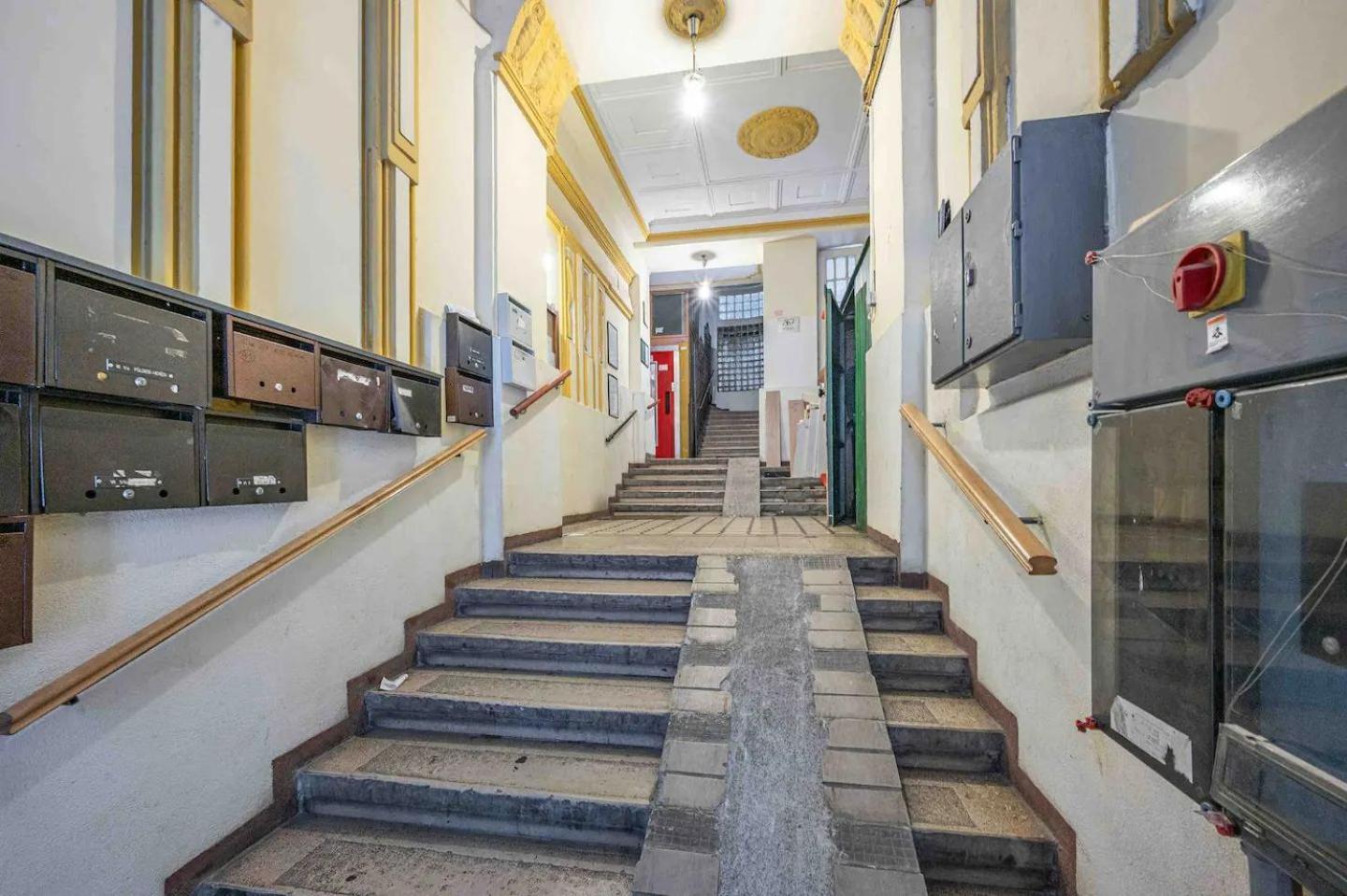 Charm In Budapest's Bustling 7th District Appartamento Budapest