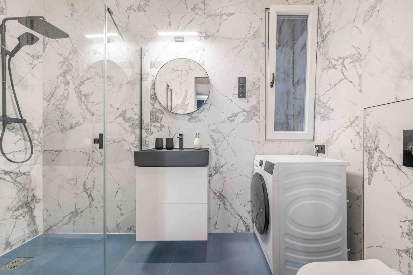 Appartamento Charm In Budapest's Bustling 7th District *
