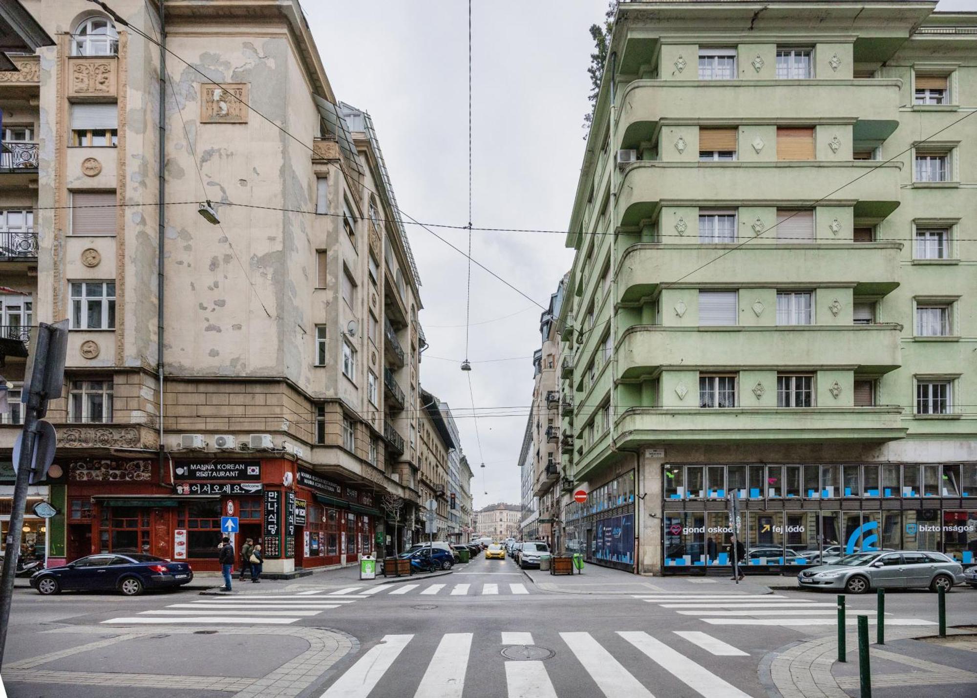 Charm In Budapest's Bustling 7th District Appartamento Budapest