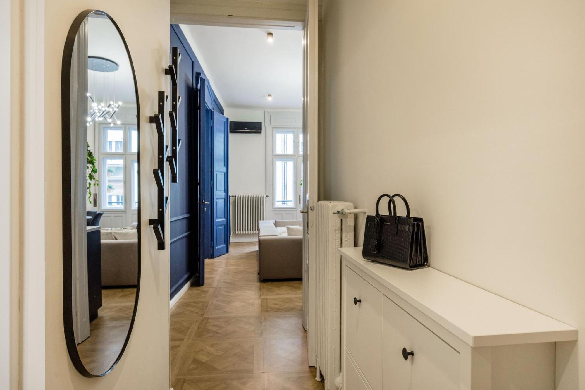 Charm In Budapest's Bustling 7th District Appartamento