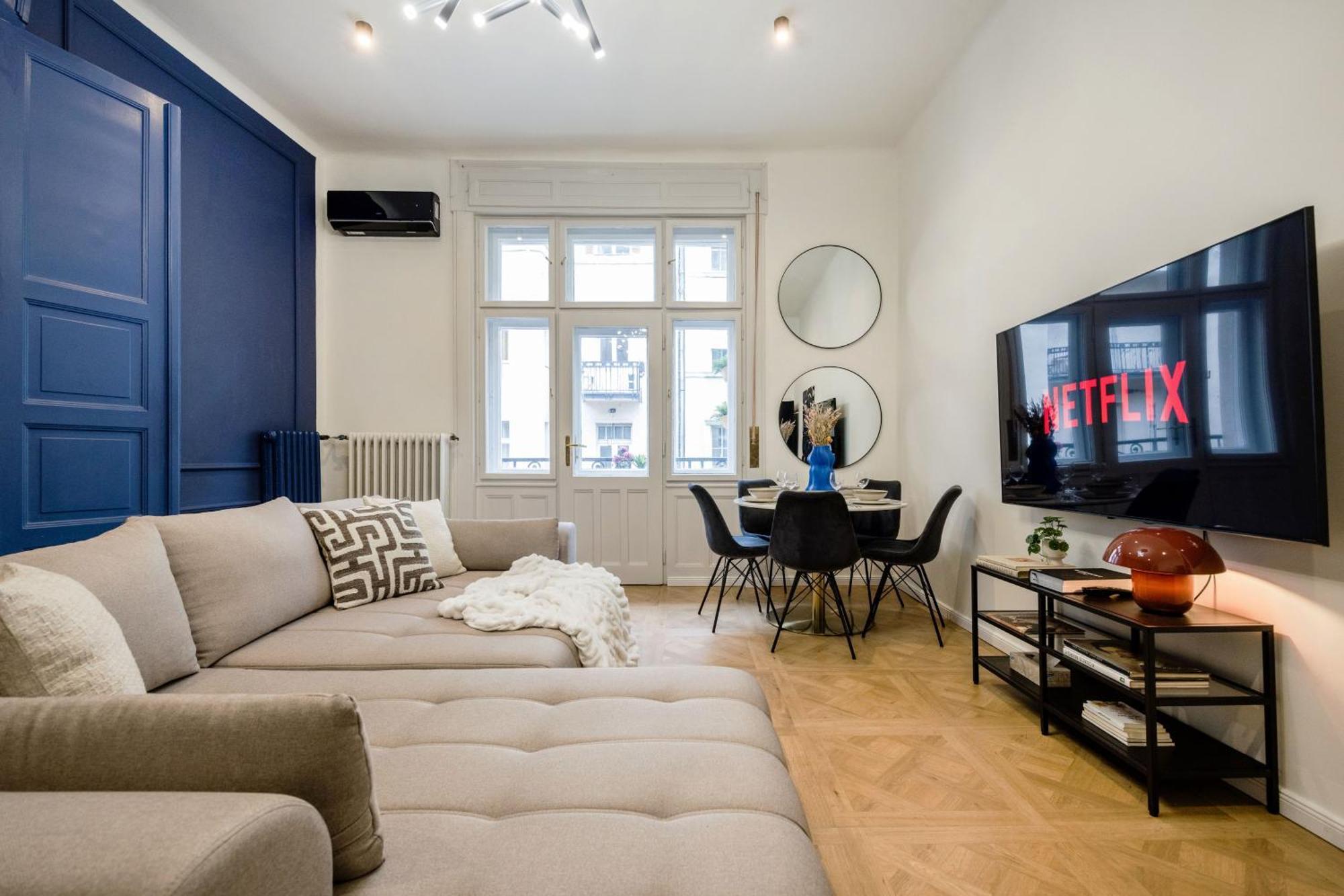 Appartamento Charm In Budapest's Bustling 7th District